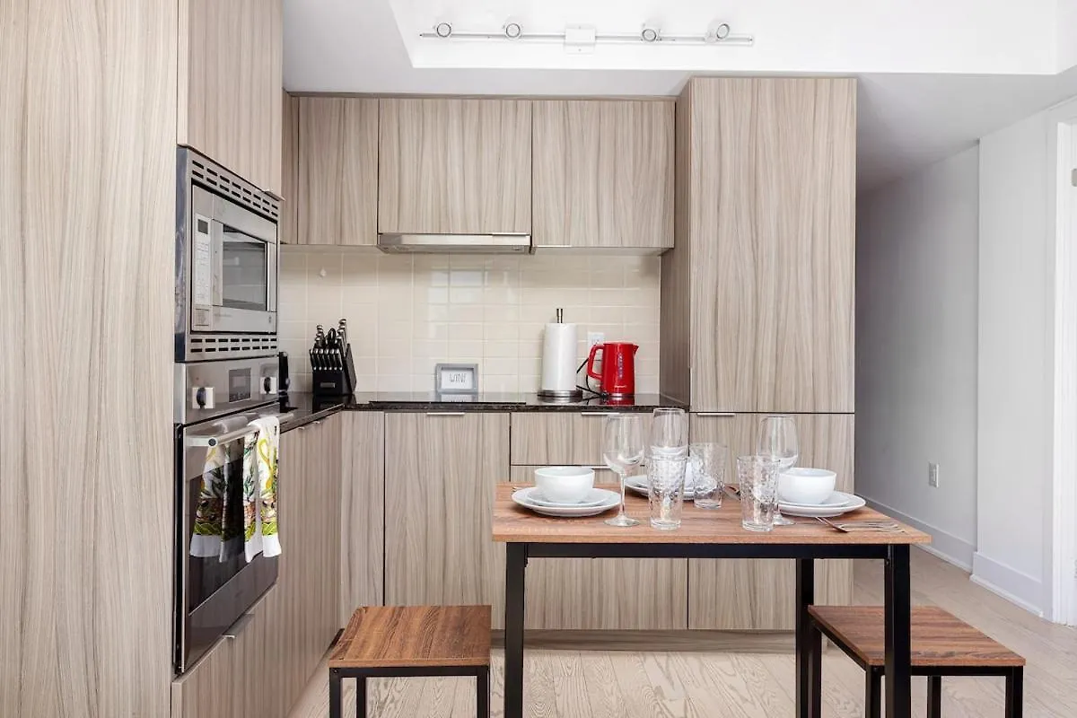 1Br With Sofa Bed That Sleeps 3 By Yorkville! Toronto Canada
